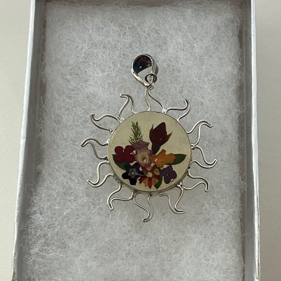 Vintage Sunburst Floral Resin, 925 Sterling Silver Pendant - Picture 3 of 4